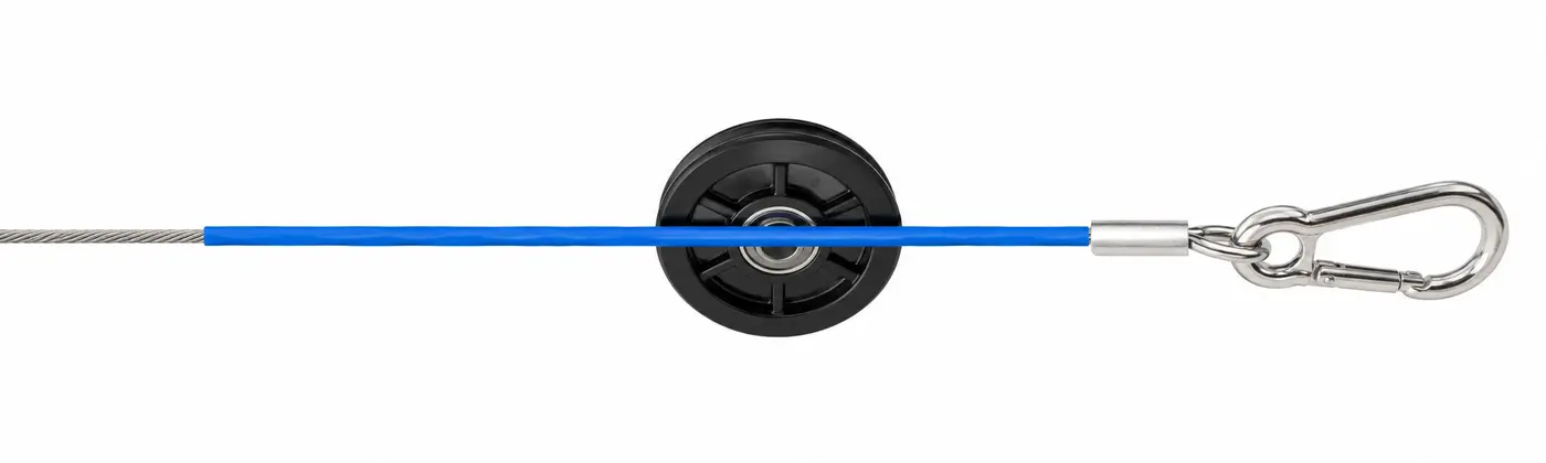 Estrutura de cabo fitness com aço, revestimento azul, roldana e terminal