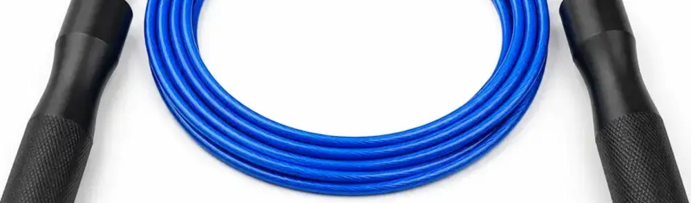 Corda de pular com cabo revestido azul